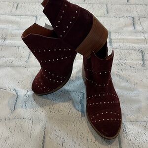 NWT Roxy Elegant Burgundy Suede Ankle Booties with Stud Accents